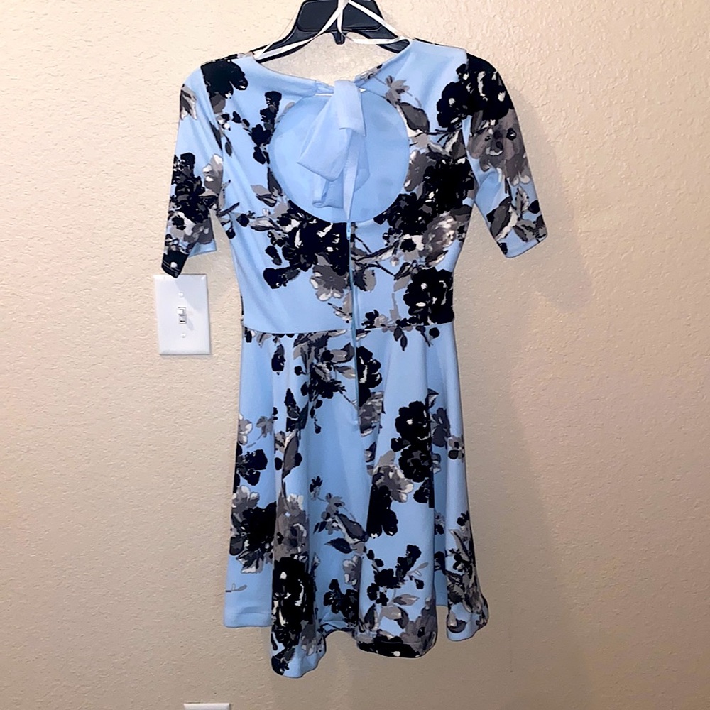 Dress - Picture 3 of 5